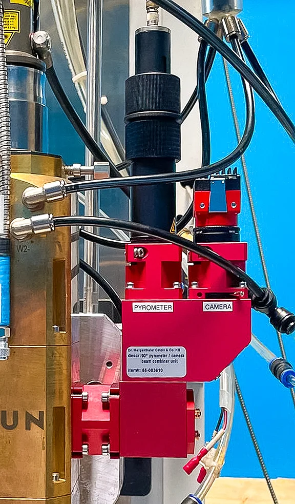 Beam Combiner BC04 montiert an einem Laserprozesskopf
