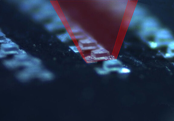 LED-Display unter einem Top-Hat-Laserstrahl beim LED-Rework
