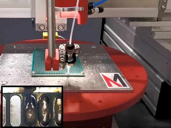 Maschine zum automatisierten Laserlöten von Bauteilen